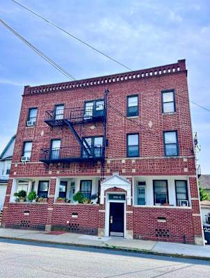 206 Montgomery Street Apartments property